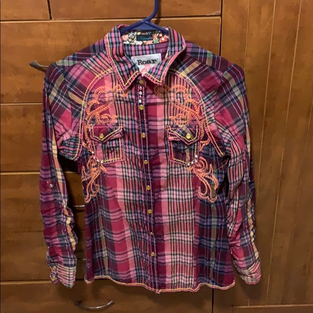 ROAR button up. Size large. Gently worn.